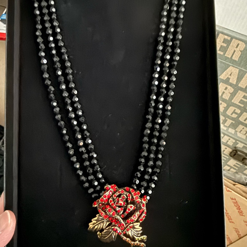 Brand New In Box Heidi Daus Rose Elegance Necklace
